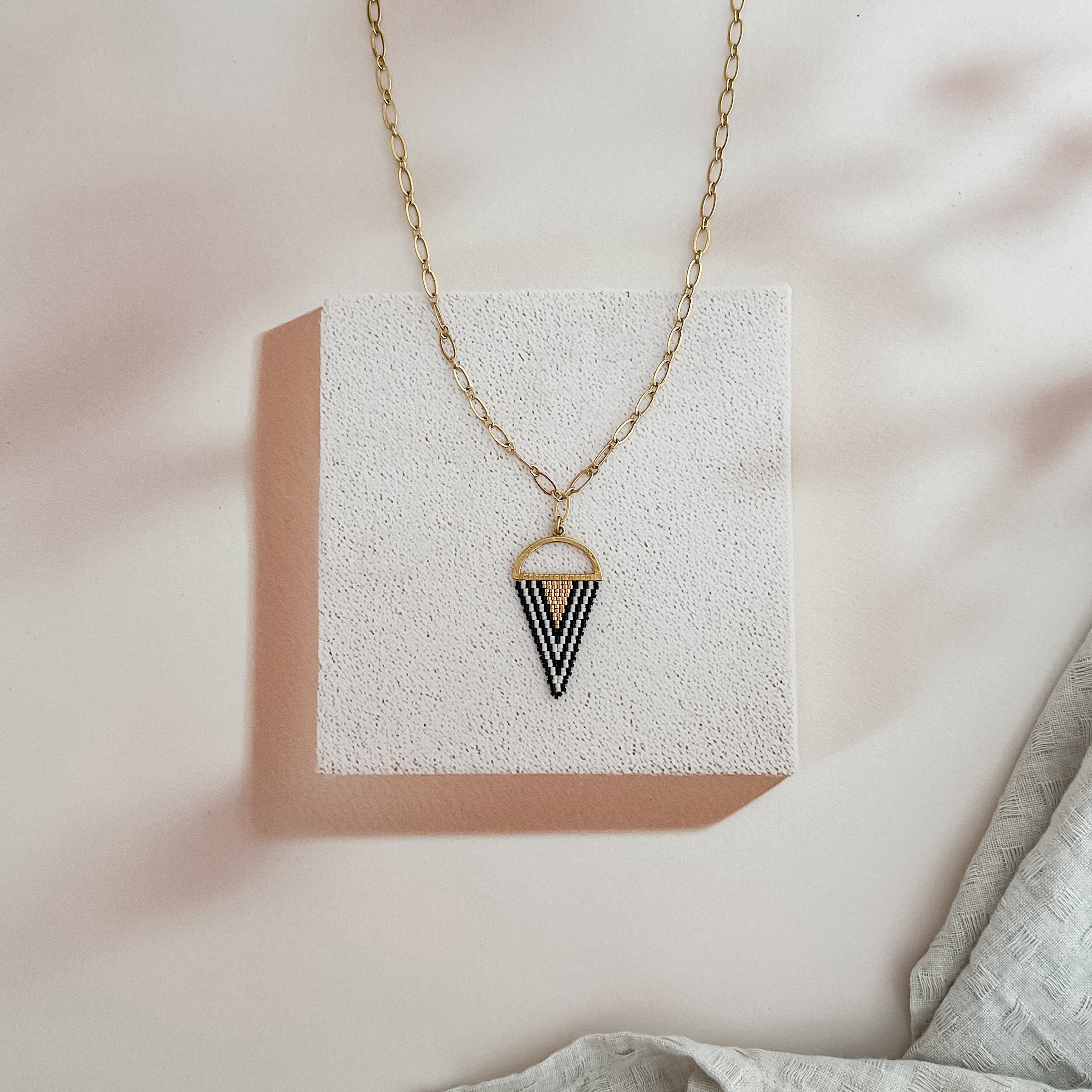 Beaded Black and White Triangle Gold Chain Link Necklace
