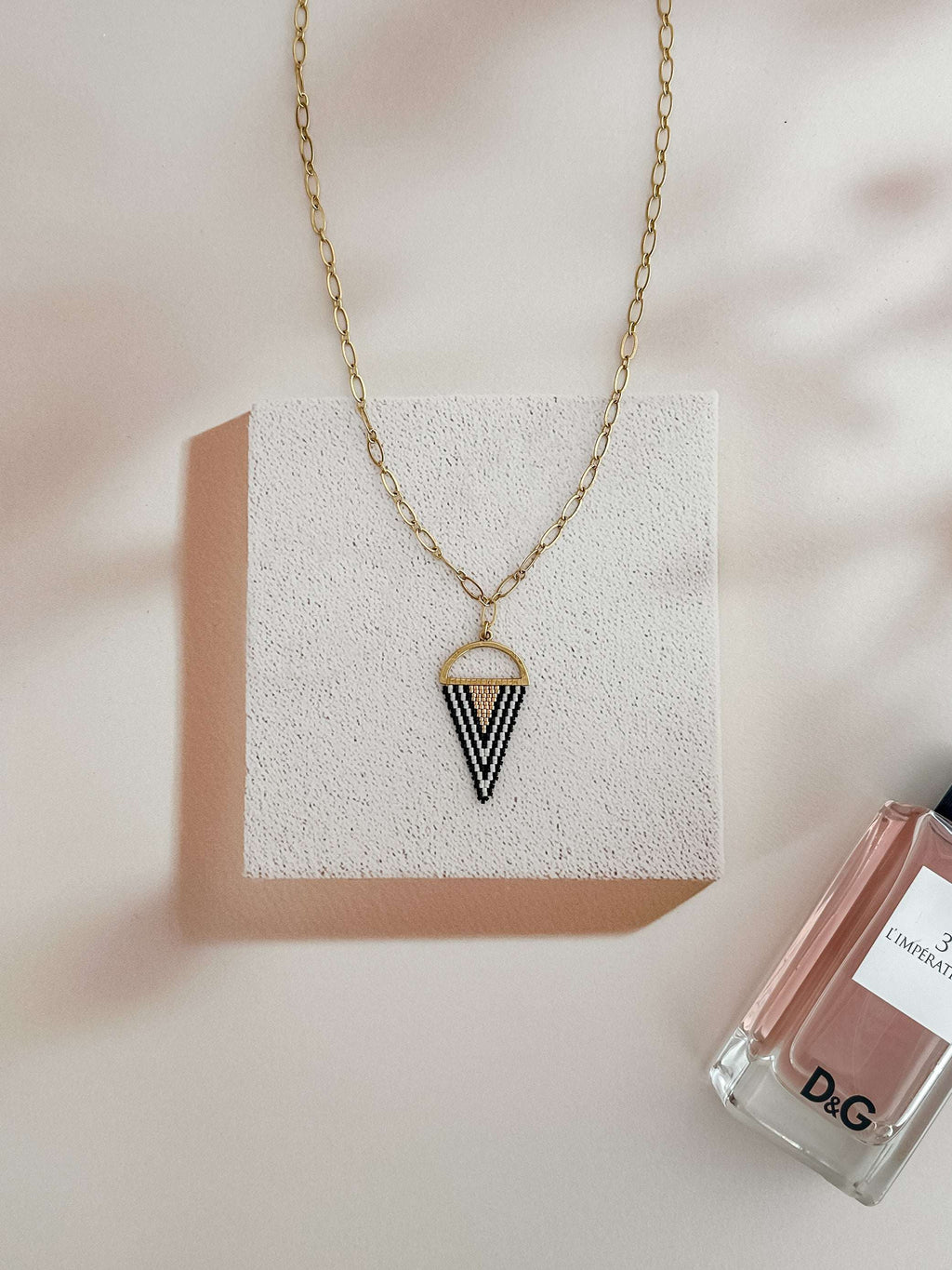 Beaded Black and White Triangle Gold Chain Link Necklace