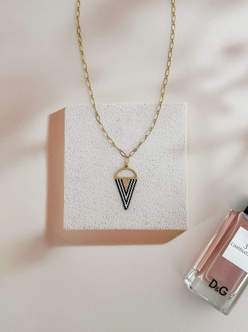 Beaded Black and White Triangle Gold Chain Link Necklace
